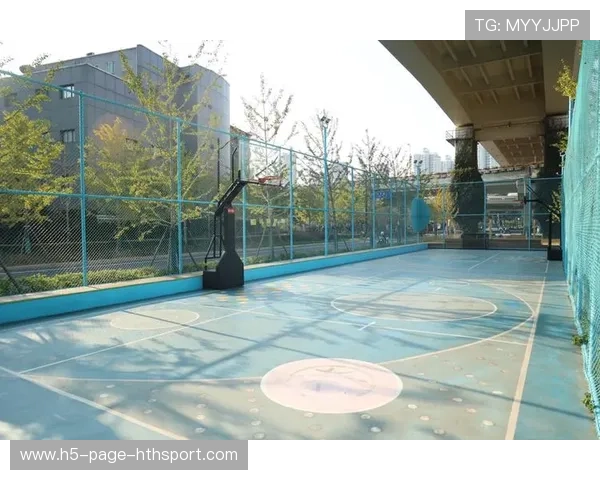 城市体育公共空间设计增加多功能运动区提升居民参与度，完善各类公共体育场地设施,建设几分钟健身圈